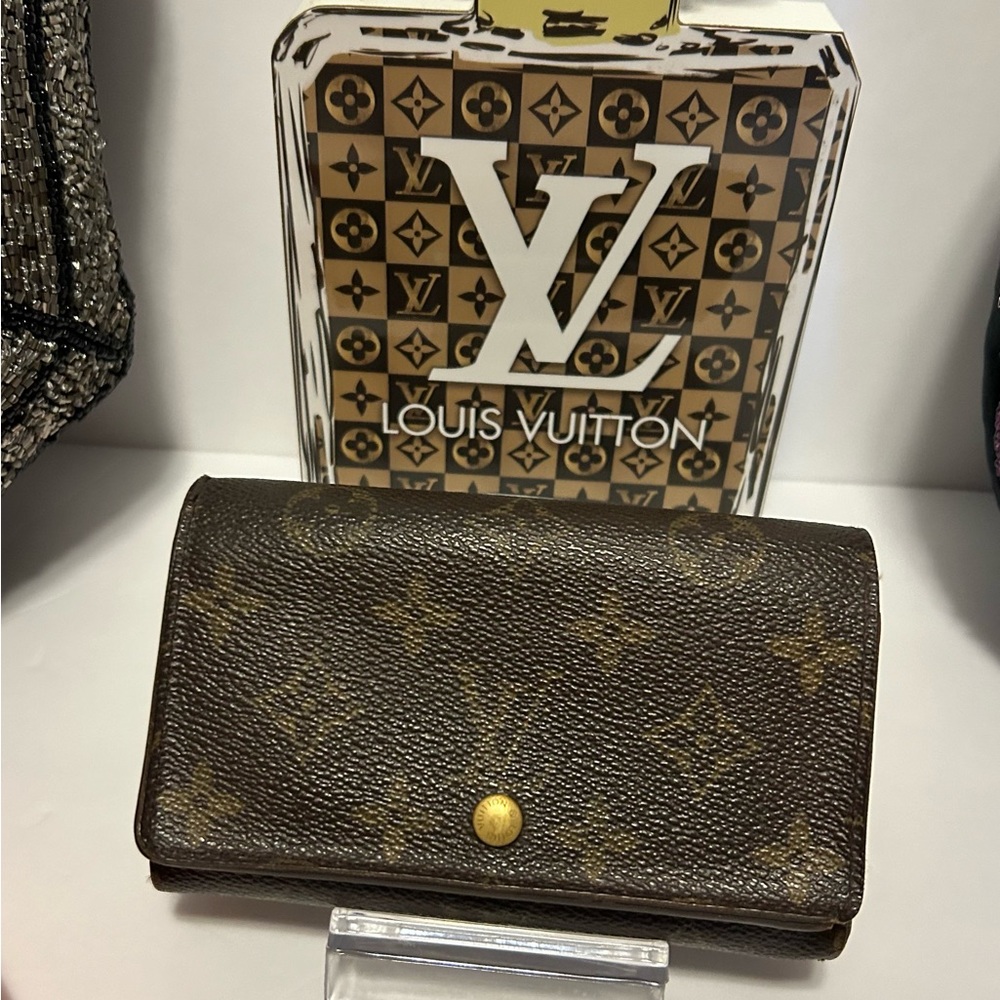 Authentic LOUIS VUITTON Porte Monnaie Tresor Monogram wallet
